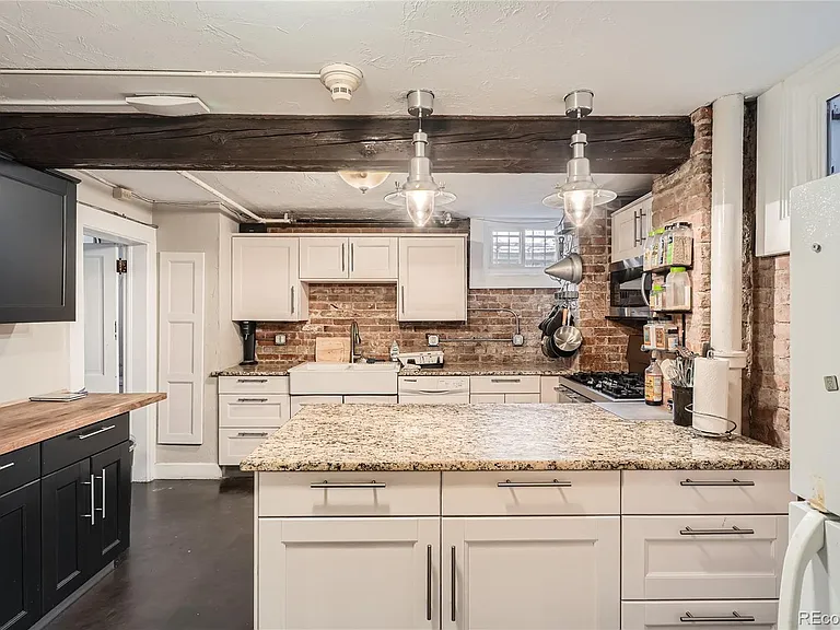 940 N Logan St — Photo 17