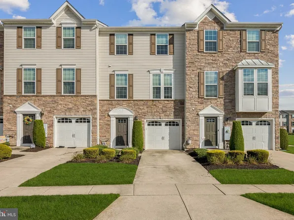 45 Village Green Ln, Sicklerville, NJ 08081