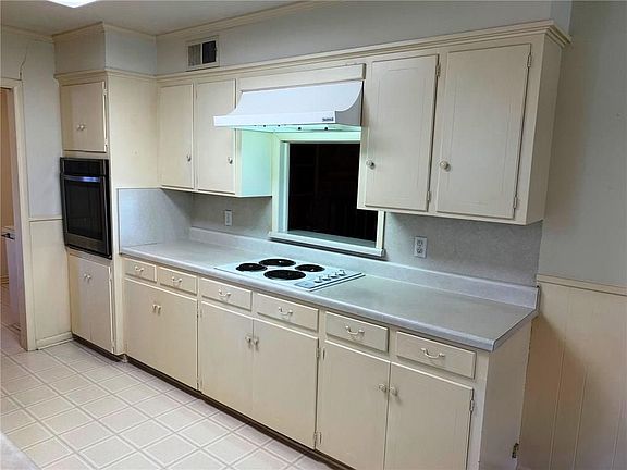 5th image of 905 Colchester St