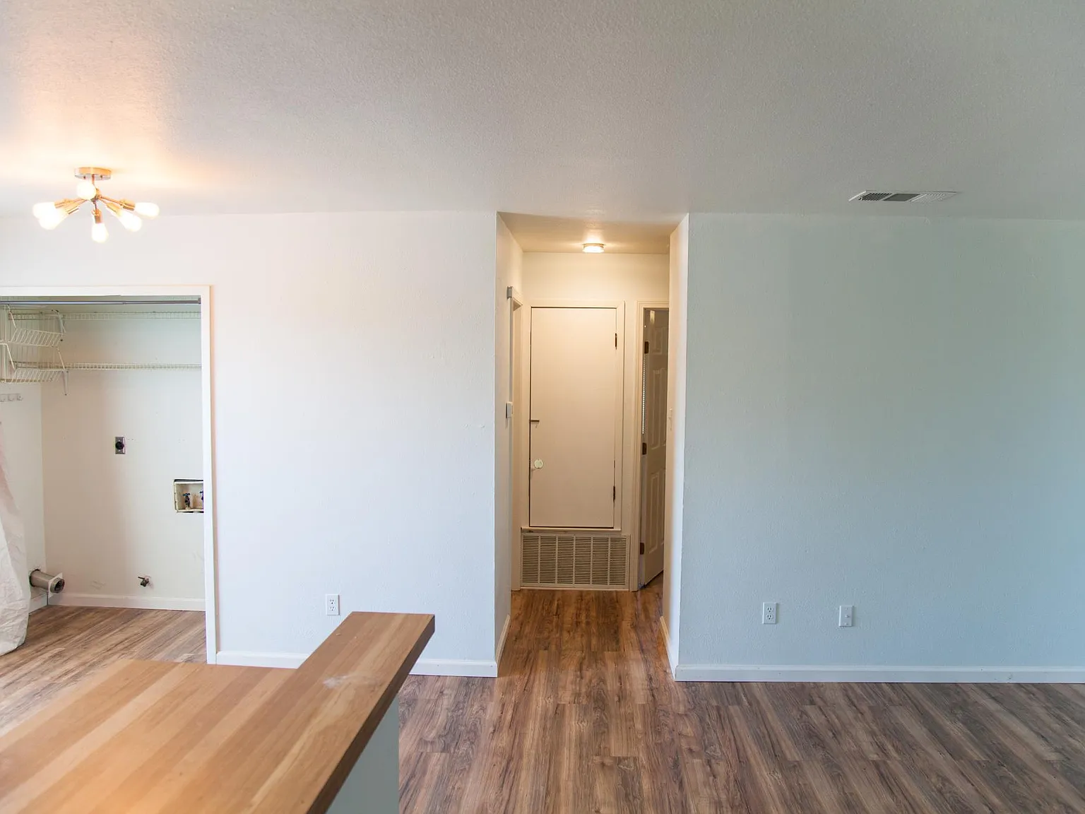 2 bed, 700 sqft, $1,300 — Photo 4