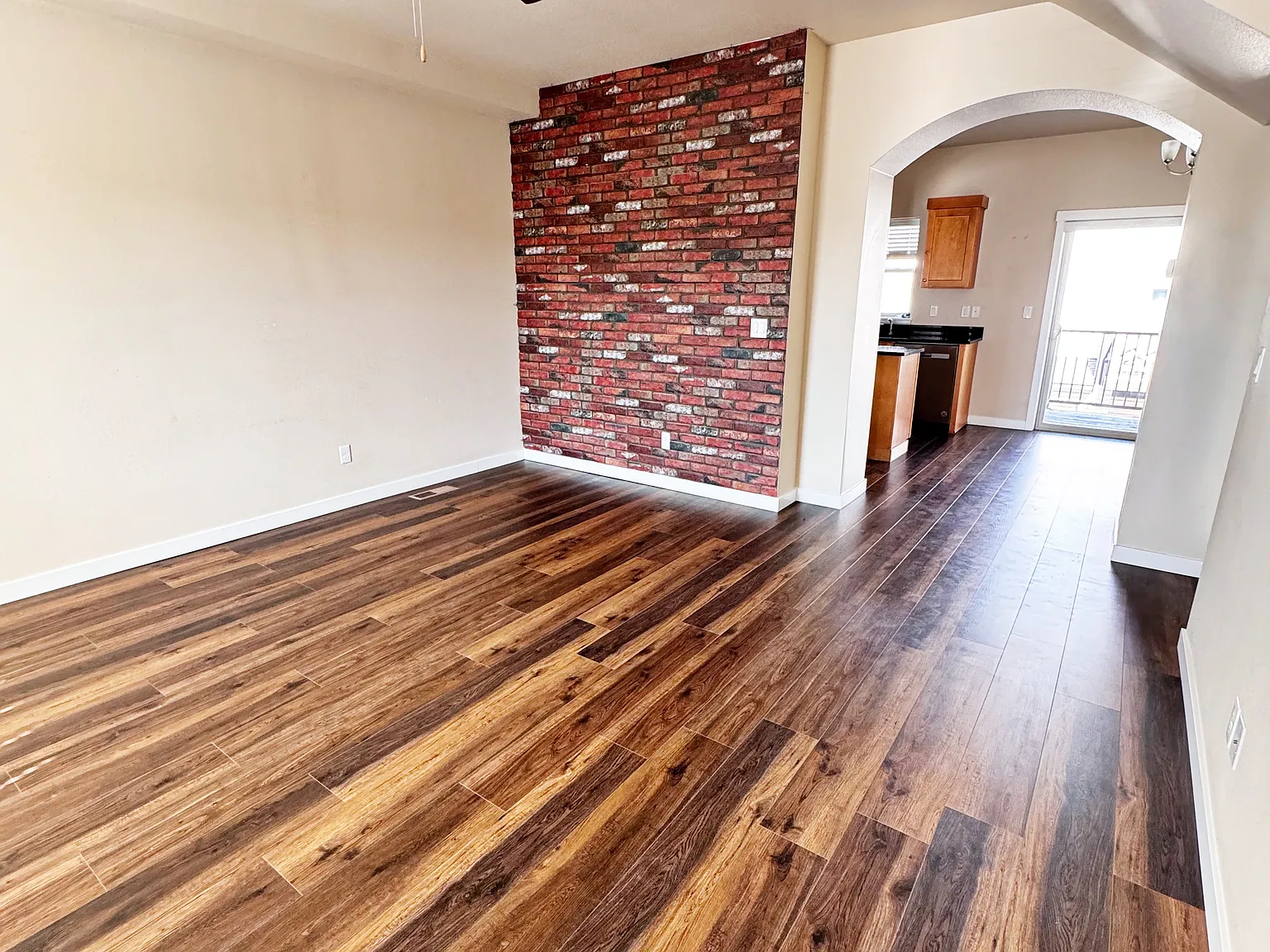 3 bed, 1340 sqft, $2,000 — Photo 2