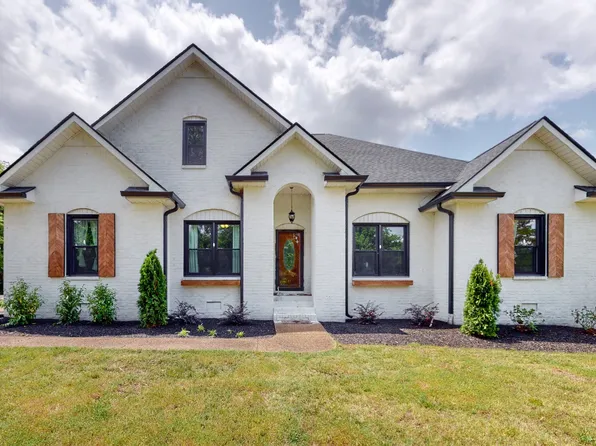 95 Old 25 Loop, Castalian Springs, TN 37031