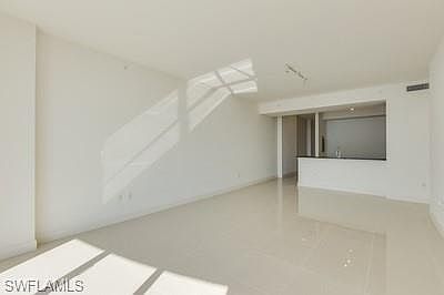5th image of 3000 Oasis Grand Blvd #Lph4