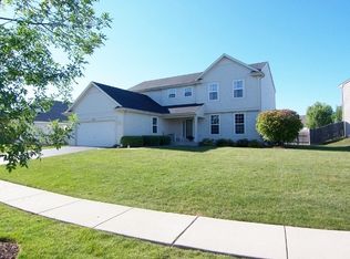 740 N Overlook Cir, Round Lake, IL