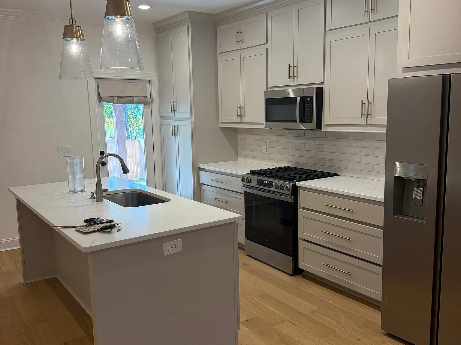 3 bed, 1555 sqft, $2,450 — Photo 4