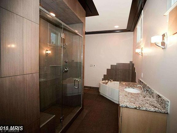 3rd image of 5700 Oak Hill Pl