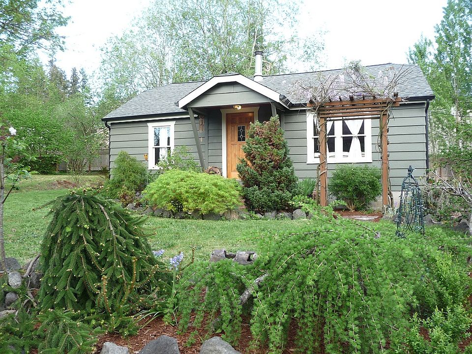 1st image of 455 NE McWilliams Ct