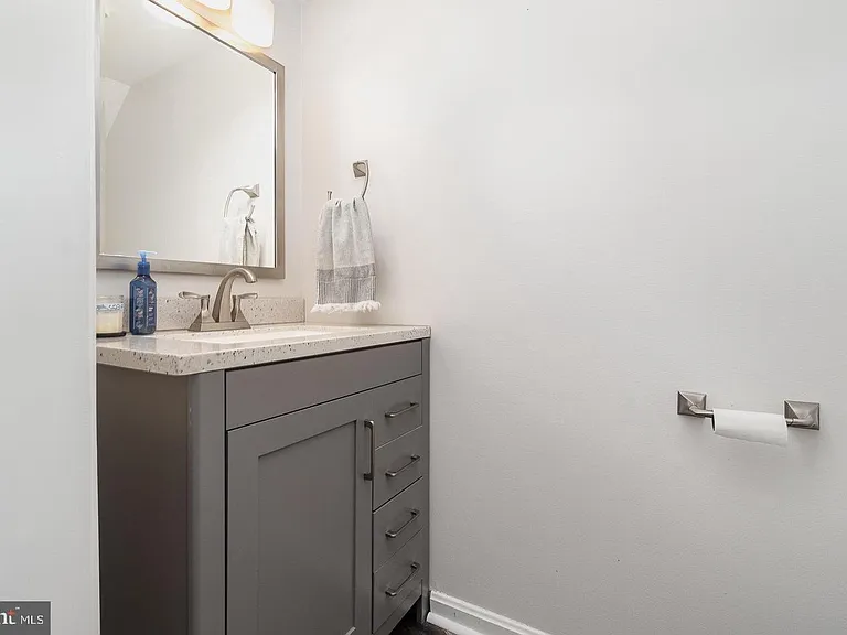 407 Cambridge Ct — Photo 14