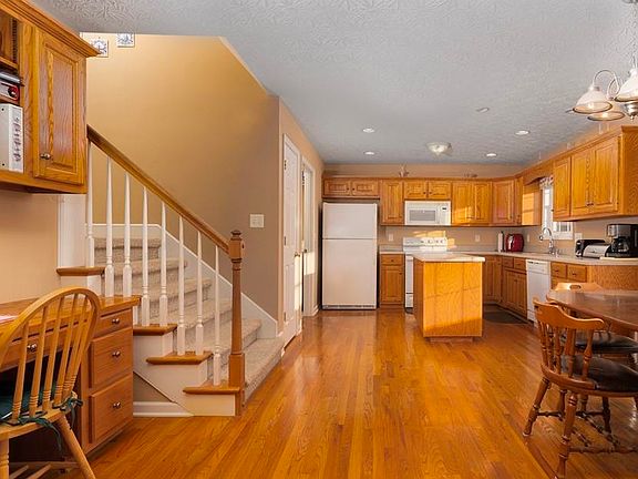 5th image of 715 Chasefield Ave