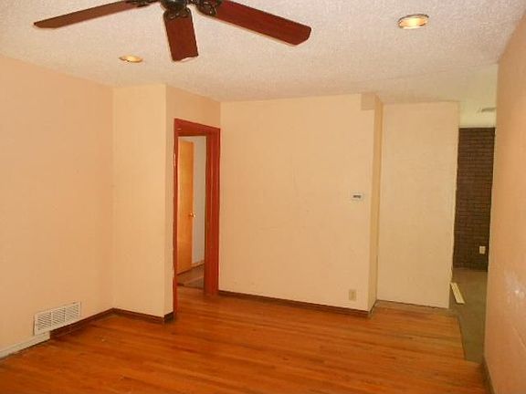3rd image of 1016 Noble Ave