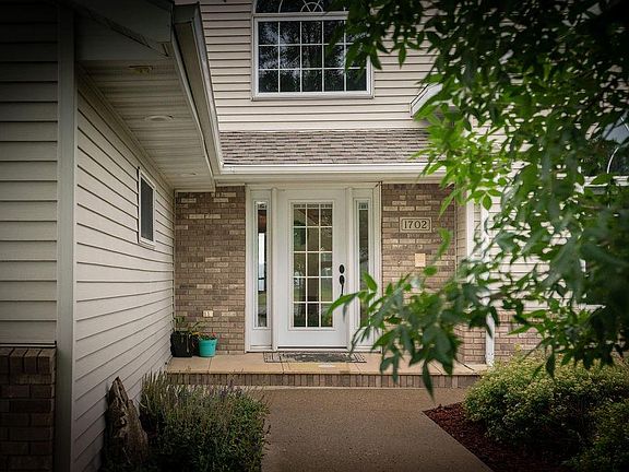 3rd image of 1702 Evergreen Dr NW