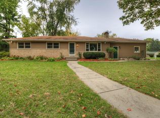 3310 Colchester Rd, Lansing, MI 48906