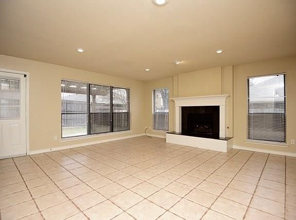 2nd image of 1832 Hamilton Dr