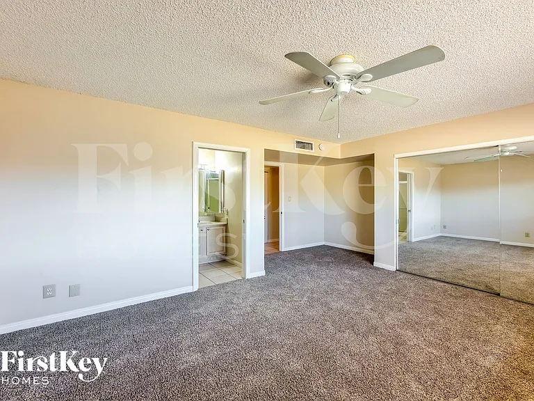 813 E Todd Dr — Photo 12