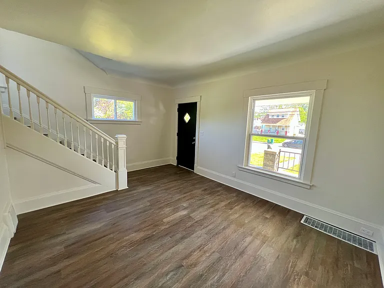 15264 Broadway Ave — Photo 10