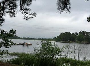 28 Horseshoe Lake Dr E, Huntsville, TX 77320