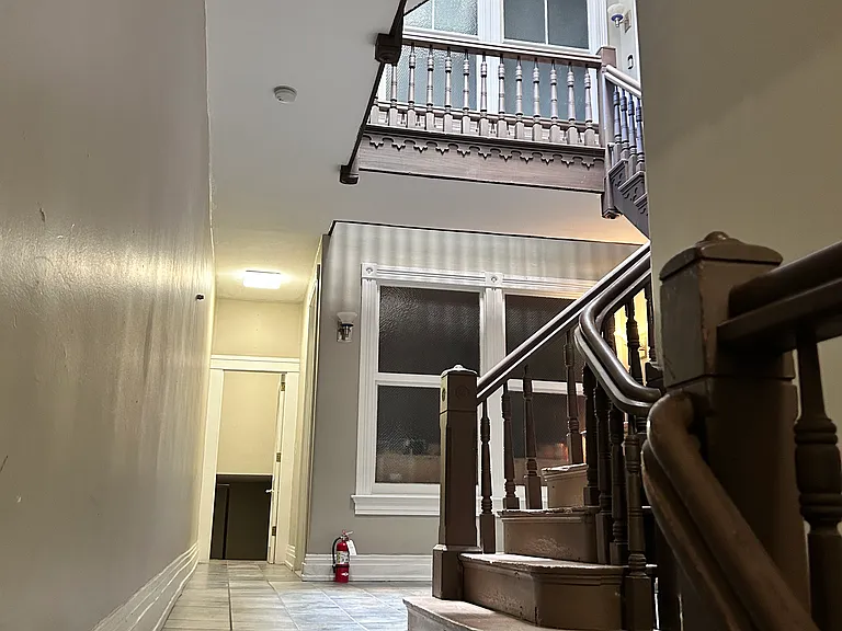 109 E 12th St #D — Photo 22