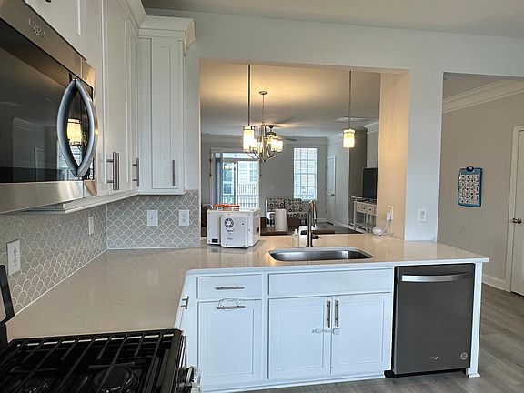 4th image of 703 Chard Ln