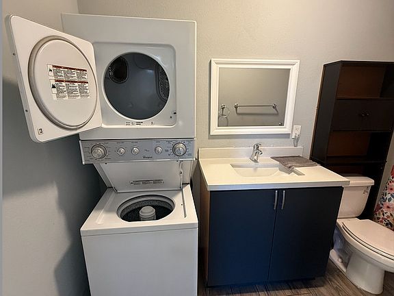 4th image of 2820 S Sandhill Rd #1