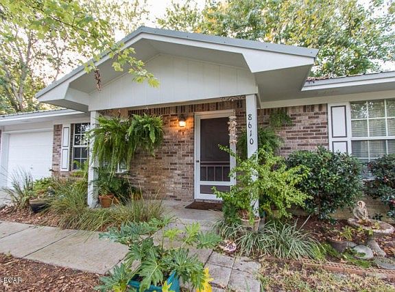 3rd image of 8610 Wood Cir