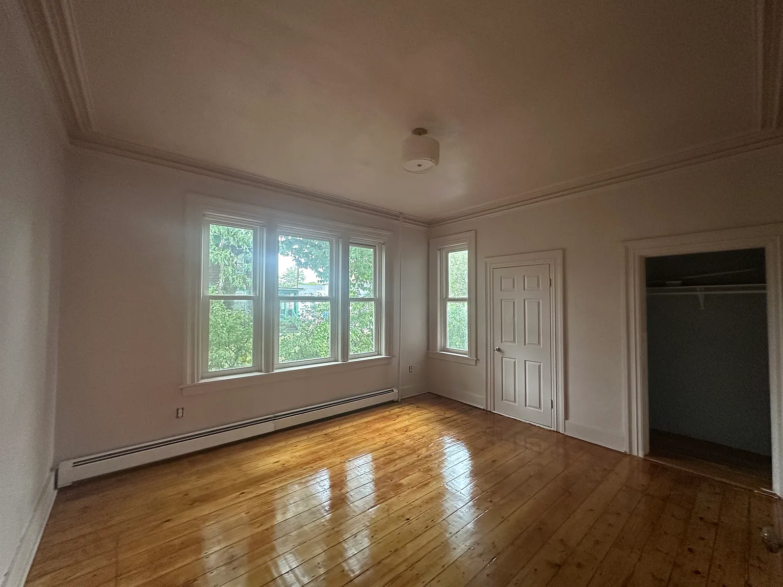 3 bed, 1200 sqft, $2,300 — Photo 3