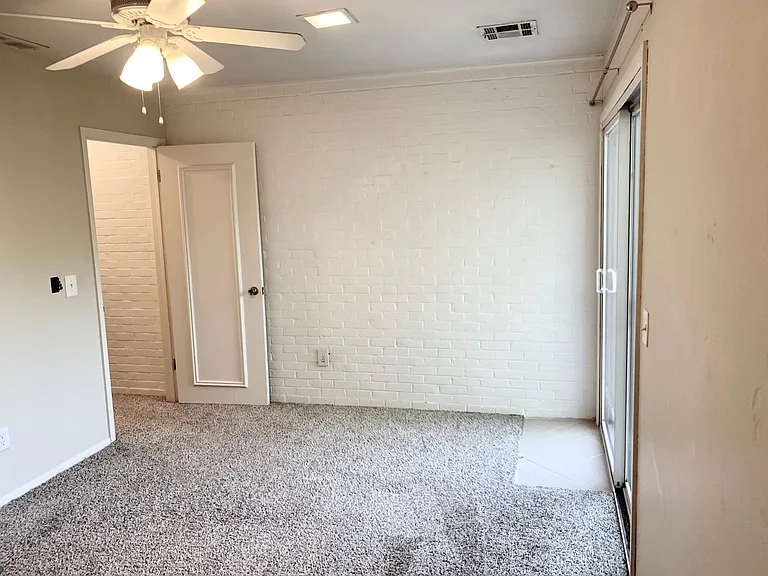 4616 N Harvey Pkwy — Photo 36