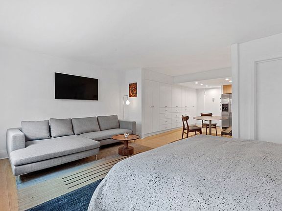 2nd image of 13 W 13th St APT 7ES