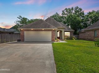 303 Beacon Dr, Youngsville, LA 70592