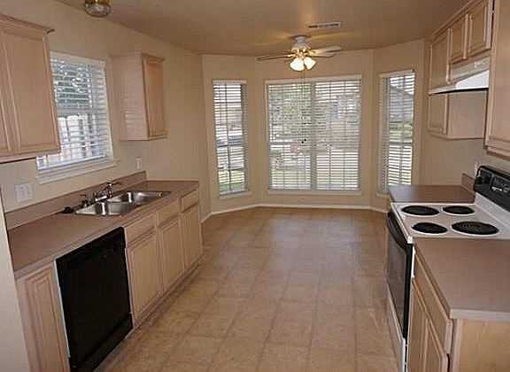 3rd image of 1105 Courtney Dr