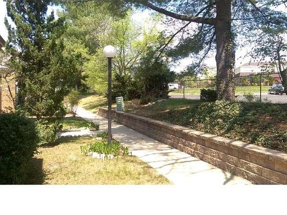 3rd image of 2004 Greenwood Dr