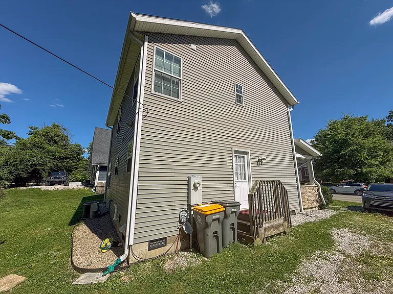 521 E 1st St — Photo 5