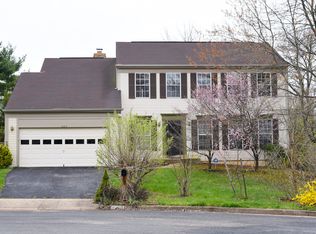 1325 Stourhead Ct, Herndon, VA 20170