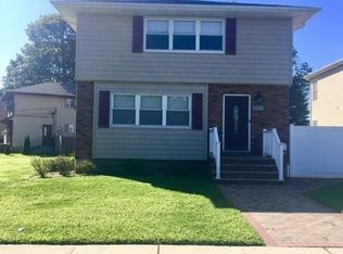 83 Heitz Pl, Hicksville, NY 11801