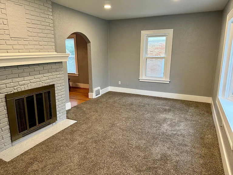290 Voorheis St — Photo 8