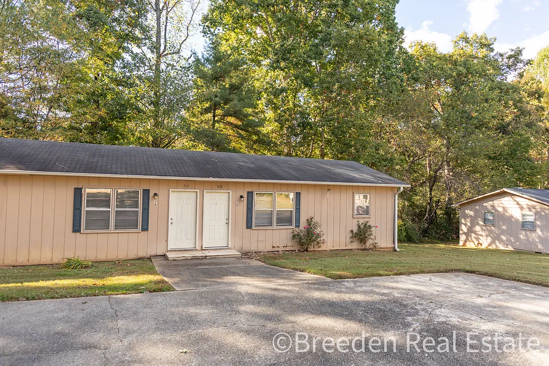 077-01: Gamecroft Duplexes - 2B — Photo 3