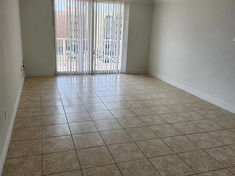 7010 NW 186th St #5-307 — Photo 2