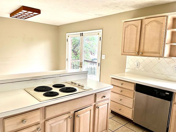 3rd image of 3853 Sundart Dr