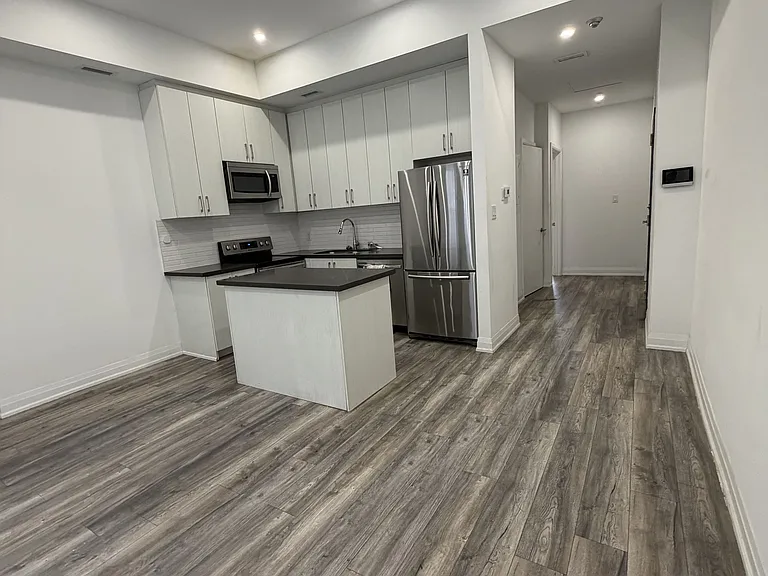 215 Jarvis St #3 — Photo 5