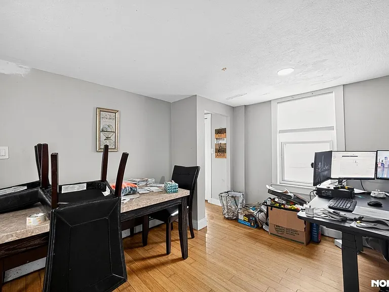53 W Broadway — Photo 11