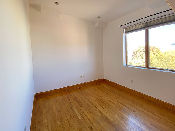 5th image of 478 Smith St APT 3A