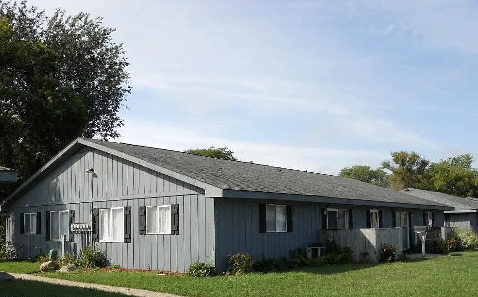 10 Ballans Dr - 10-1 — Photo 4