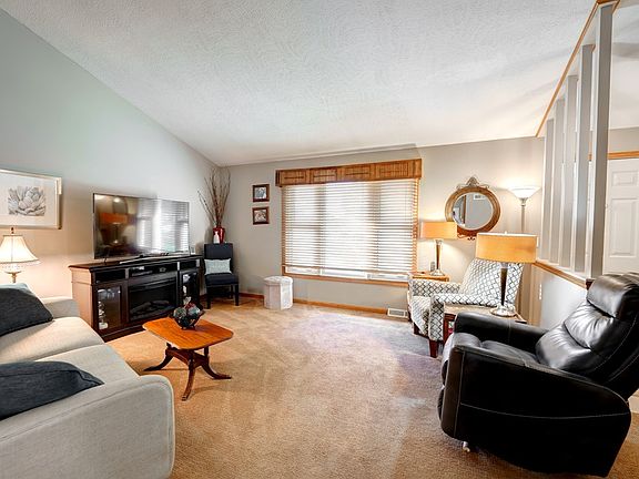 4th image of 2541 Edward St