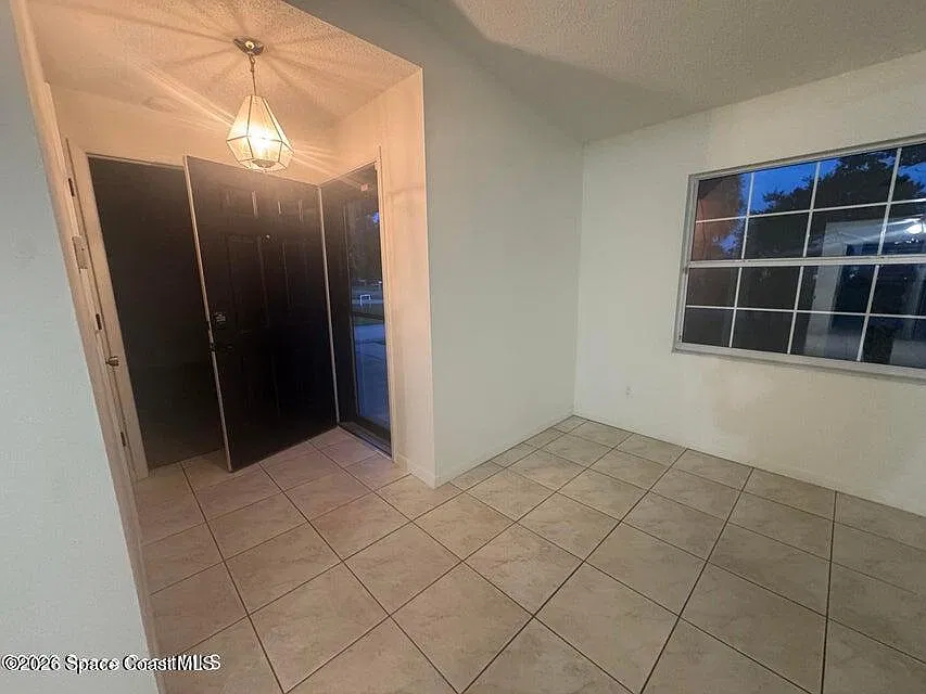 3 bed, 2.0 bath, 1232 sqft, $2,095 — Photo 4