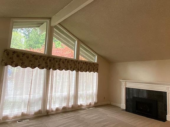 Vaulted ceilings. Newer Gas Fireplace.