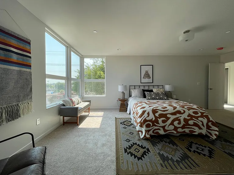 230 S San Marino Ave #B — Photo 18