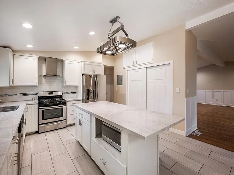 1844 E Southmoor Dr — Photo 5