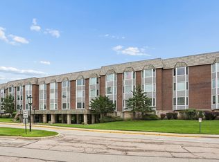 201 Thames Pkwy APT 3A, Park Ridge, IL 60068