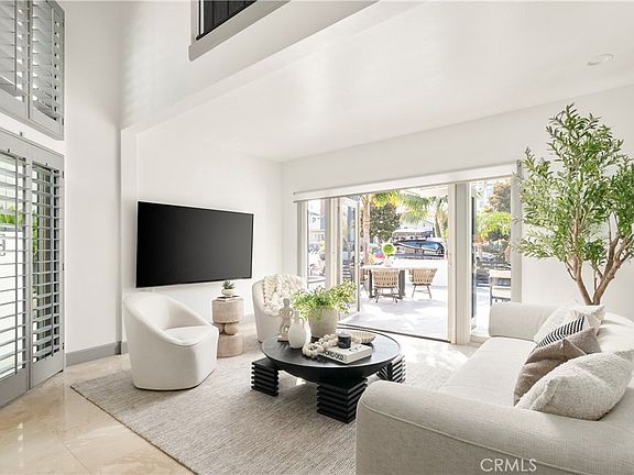 2nd image of 428 Heliotrope Ave