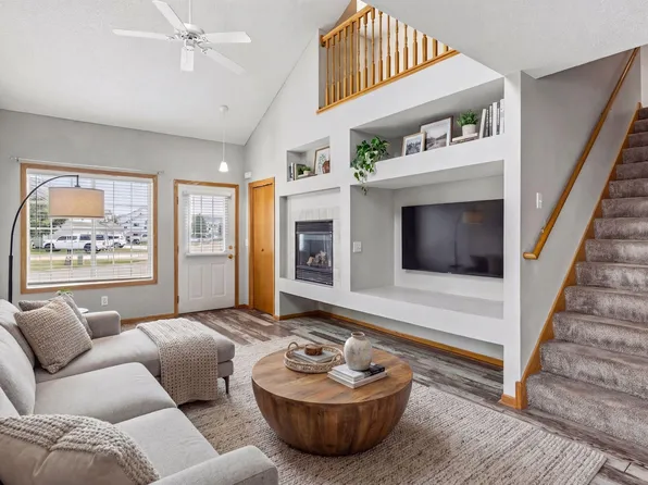 858 Gannon Dr, Shakopee, MN 55379