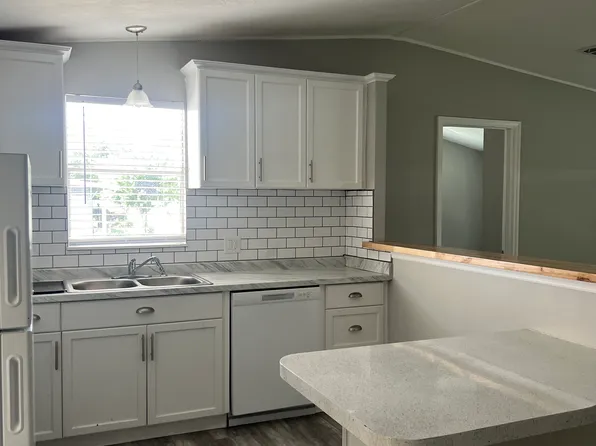 (undisclosed Address), Zephyrhills, FL 33541